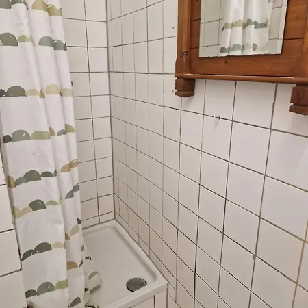 Rum i privatbostad Helles, Ruhiges In Citynaehe Vv 2 Rhein *